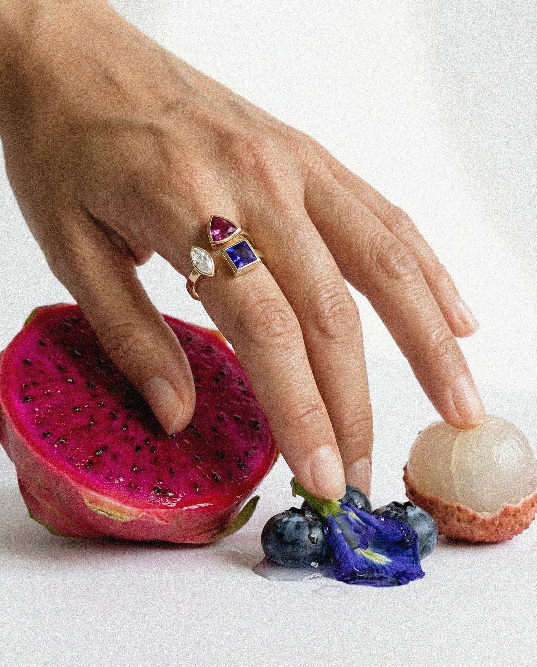 Still life — anel tríade com pitaya
